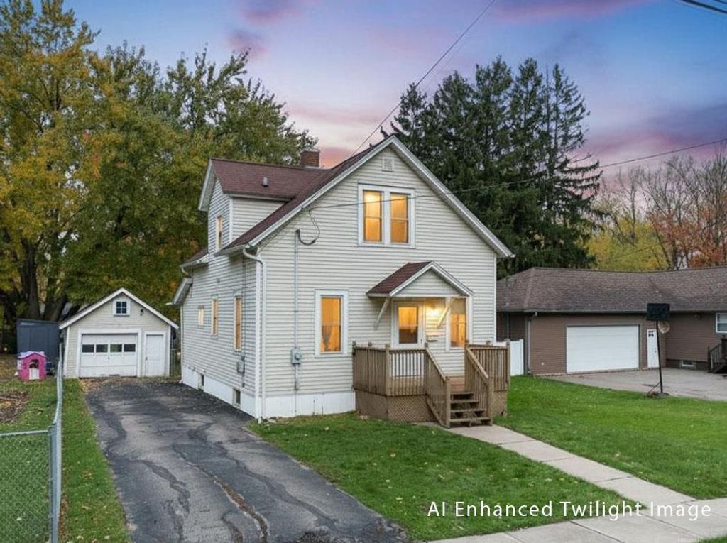 Photo of 204 N Hinman AVENUE, Marshfield, WI 54449 (MLS # 22505142)