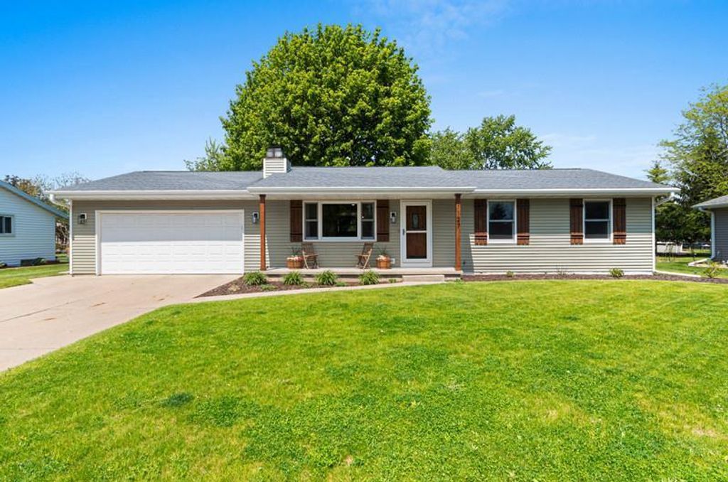 Photo of 1127 Taylor STREET, Green Bay, WI 54303 (MLS # 50326260)