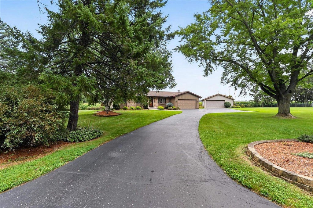 Photo of 2140 N Polzin ROAD, Janesville, WI 53548 (MLS # 2031854)