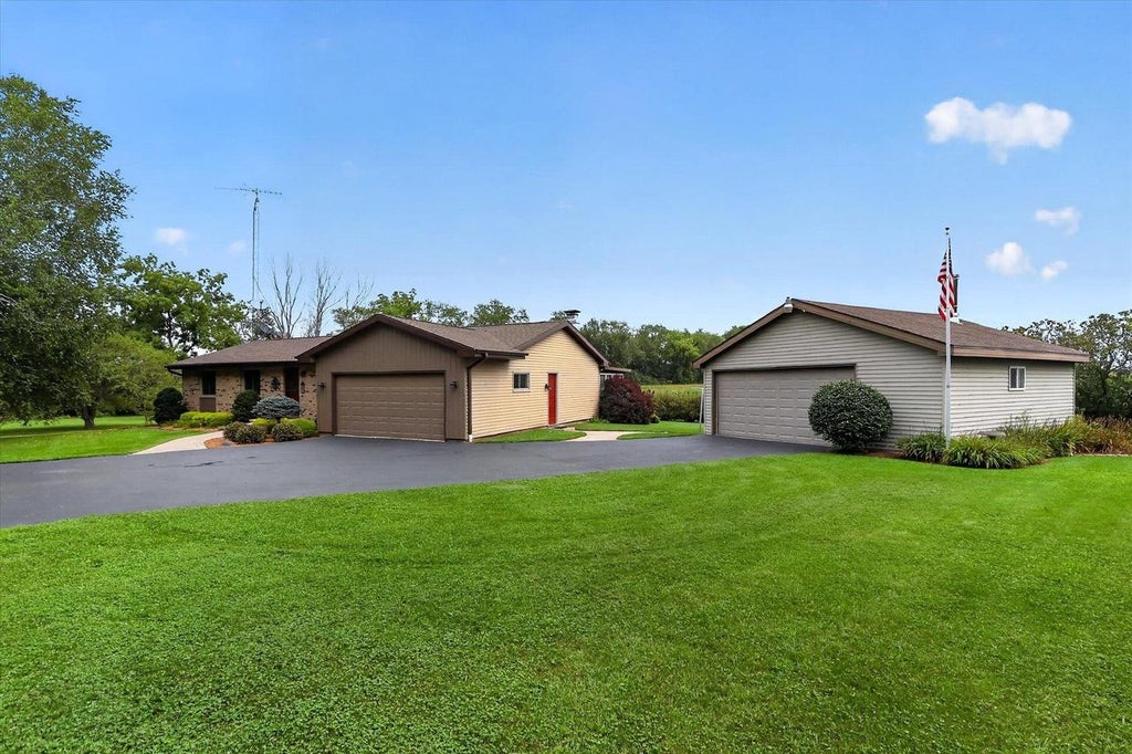 Photo of 2140 N Polzin ROAD, Janesville, WI 53548 (MLS # 2031854)