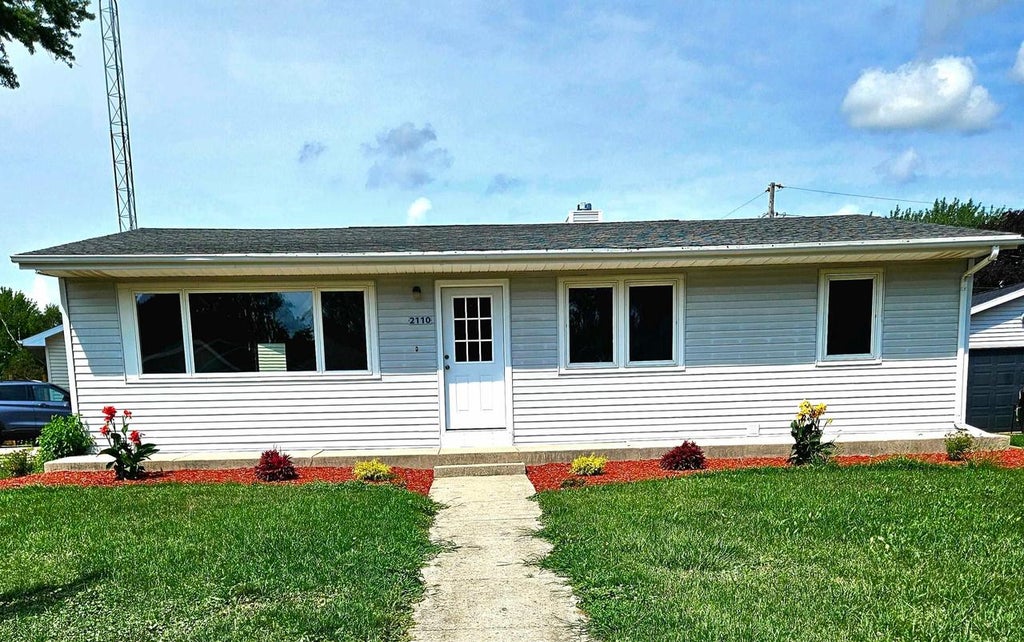 Photo of 2110 W Memorial DRIVE, Janesville, WI 53548 (MLS # 2028119)
