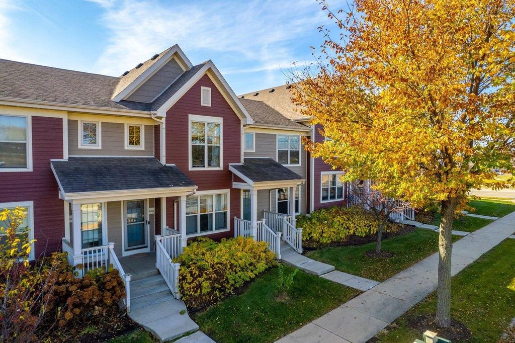 Photo of 2440 W Suelane ROAD, Milwaukee, WI 53209 (MLS # 1946235)