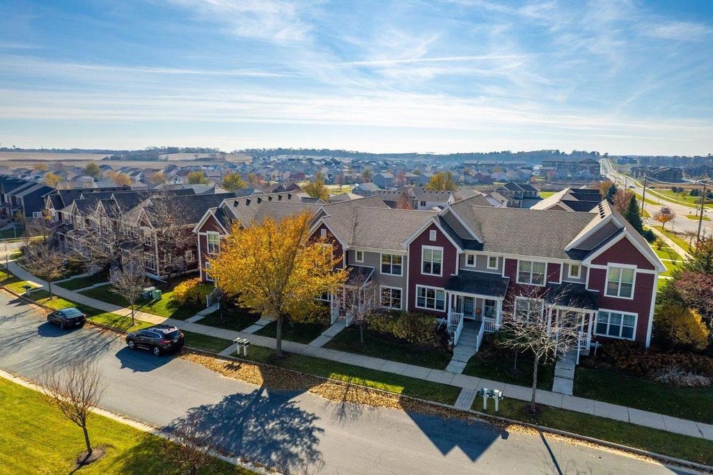 Photo of 2440 W Suelane ROAD, Milwaukee, WI 53209 (MLS # 1946235)