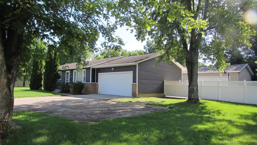 Photo of 2387 S Park AVENUE, Beloit, WI 53511 (MLS # 2026418)