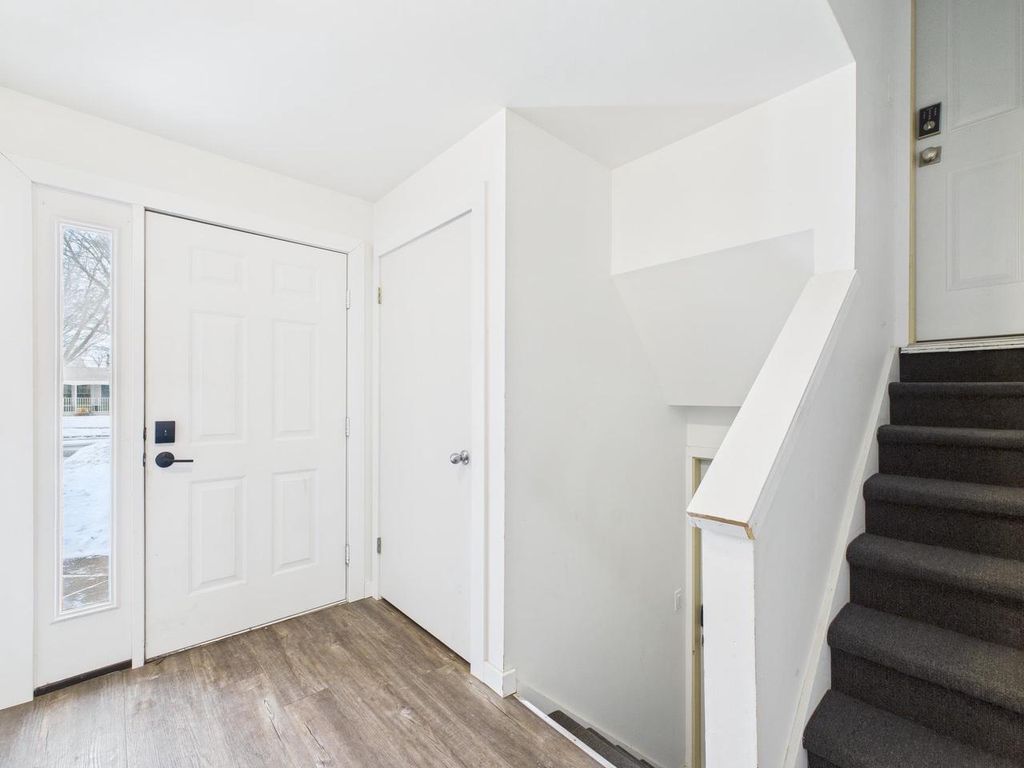 Photo of 807 W Gruenwald AVENUE, Oshkosh, WI 54901 (MLS # 50320703)