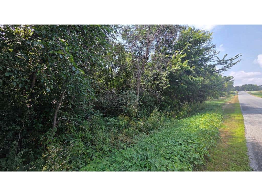 Photo of XXX Yellowstone Trai Yellowstone, Hudson, WI 54016 (MLS # 7118164)