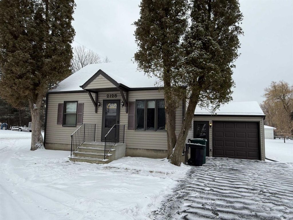 Photo of 2125 Riverview DRIVE, Green Bay, WI 54303 (MLS # 50319022)