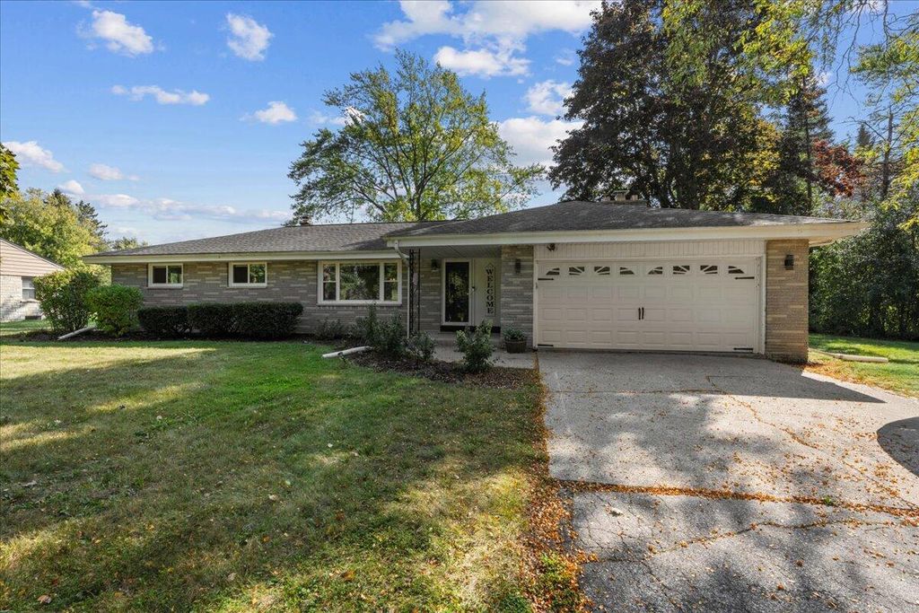 Photo of 6549 W Donges LANE, Brown Deer, WI 53223 (MLS # 1938022)
