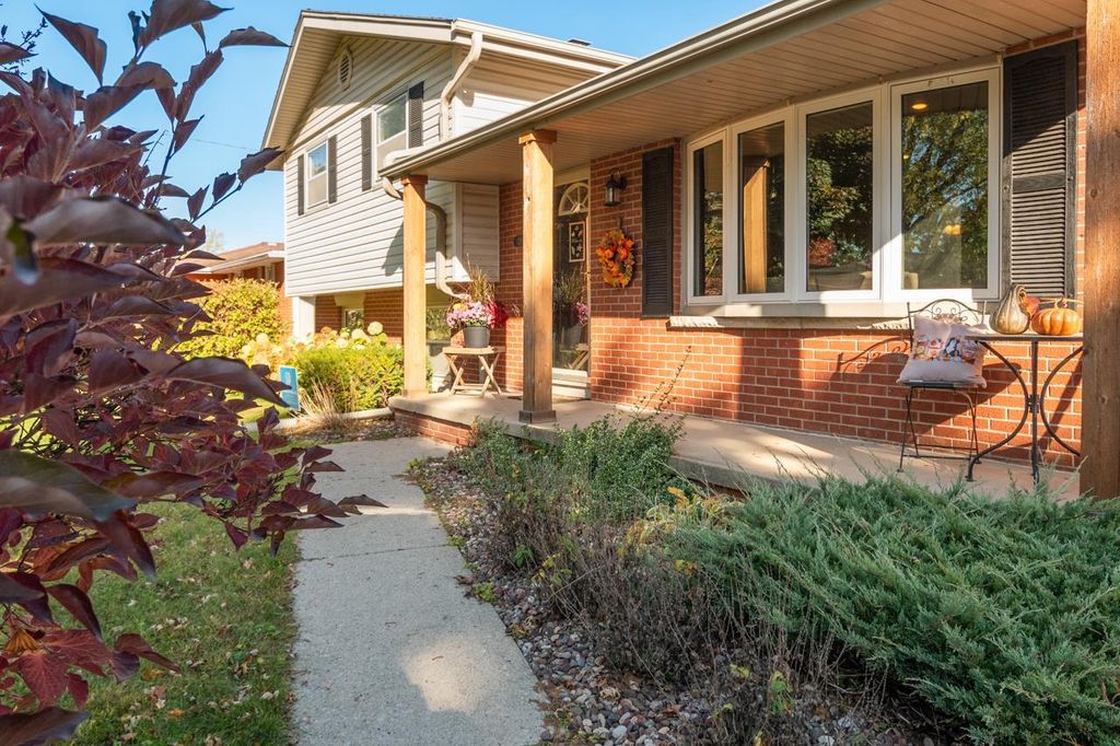 Photo of 1288 Canterbury ROAD, Green Bay, WI 54304 (MLS # 50317103)