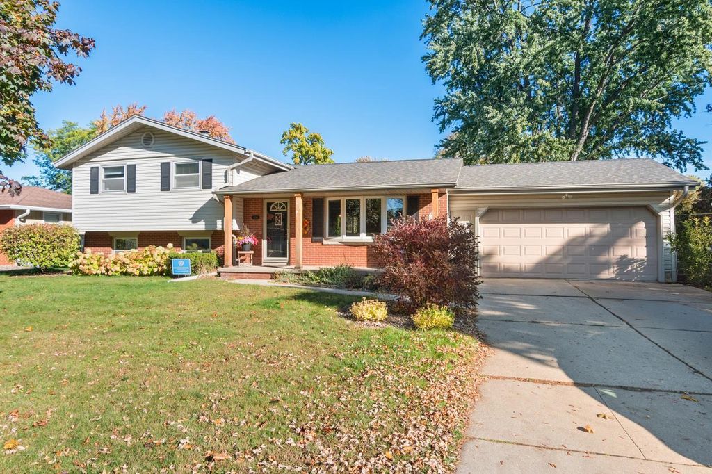 Photo of 1288 Canterbury ROAD, Green Bay, WI 54304 (MLS # 50317103)