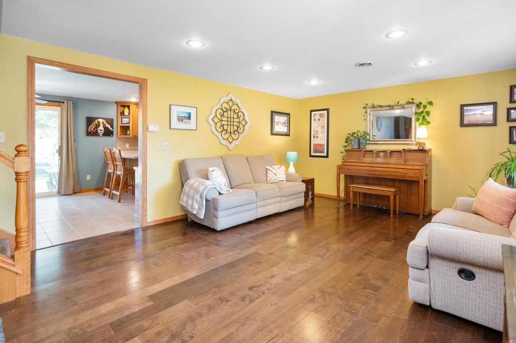 Photo of 1288 Canterbury ROAD, Green Bay, WI 54304 (MLS # 50317103)