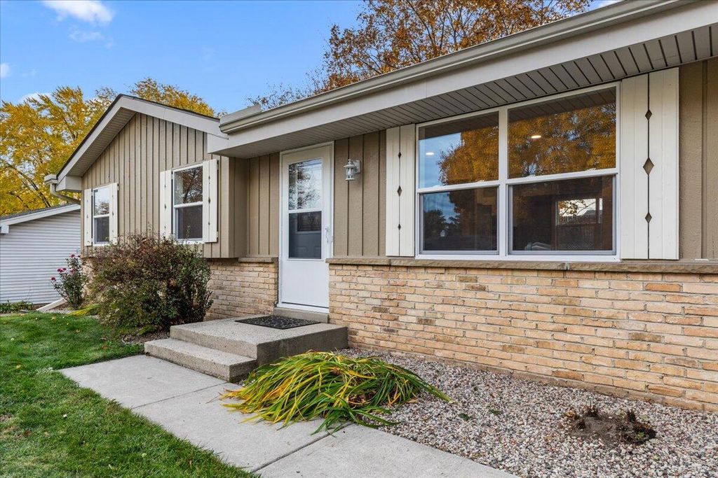 Photo of 628 Victoria STREET, West Bend, WI 53090 (MLS # 1942128)