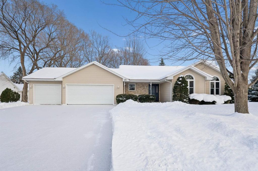 Photo of 2918 N Appleton STREET, Appleton, WI 54911 (MLS # 50319482)