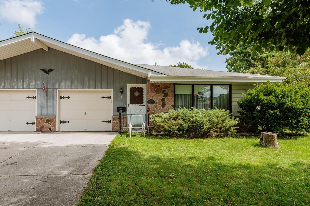 Photo of 461 N Moreland BOULEVARD #463, Waukesha, WI 53188 (MLS # 1978750)