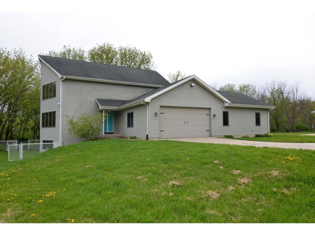Photo of 4805 Schneider DRIVE, Fitchburg, WI 53575 (MLS # 2022214)