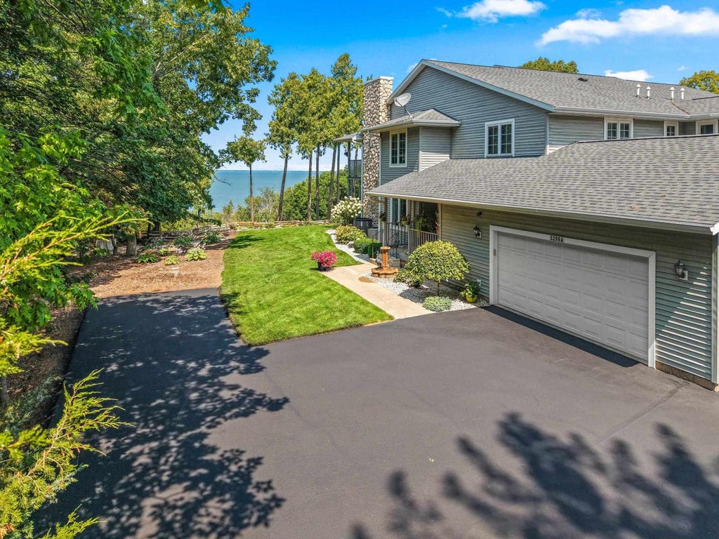 Photo of 5299 Sunset Bluff DRIVE, Green Bay, WI 54311 (MLS # 50329749)