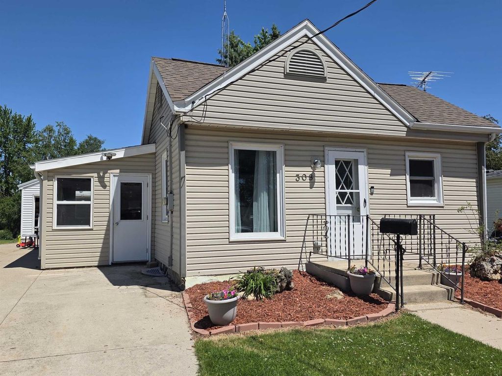 Photo of 308 Taylor STREET, Waupun, WI 53963 (MLS # 2024790)