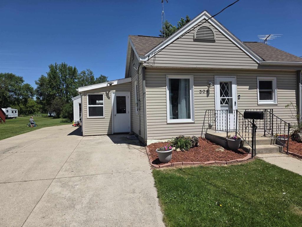 Photo of 308 Taylor STREET, Waupun, WI 53963 (MLS # 2024790)