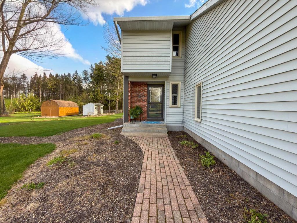 Photo of 5545 Riverview COURT, Stevens Point, WI 54482 (MLS # 22602113)