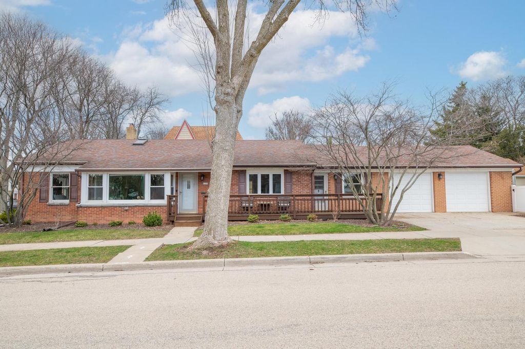 Photo of 8330 W Meinecke AVENUE, Wauwatosa, WI 53213 (MLS # 1956399)