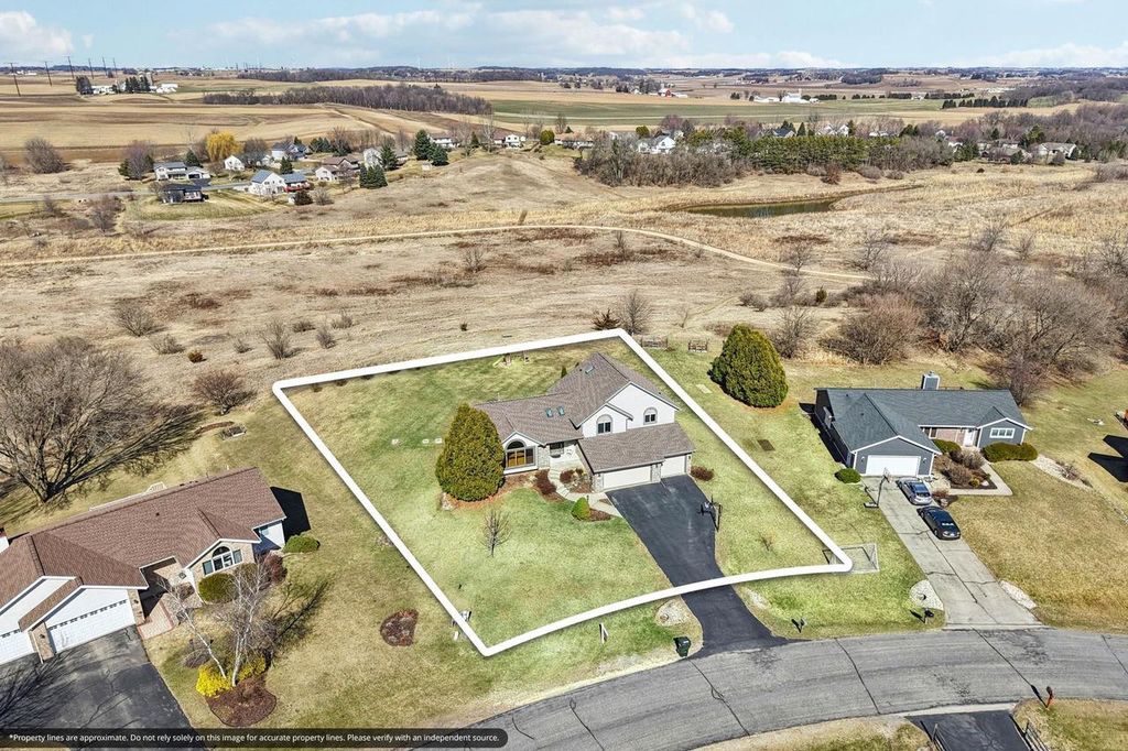 Photo of 8580 Stonebrook CIRCLE, Middleton, WI 53562 (MLS # 2018194)