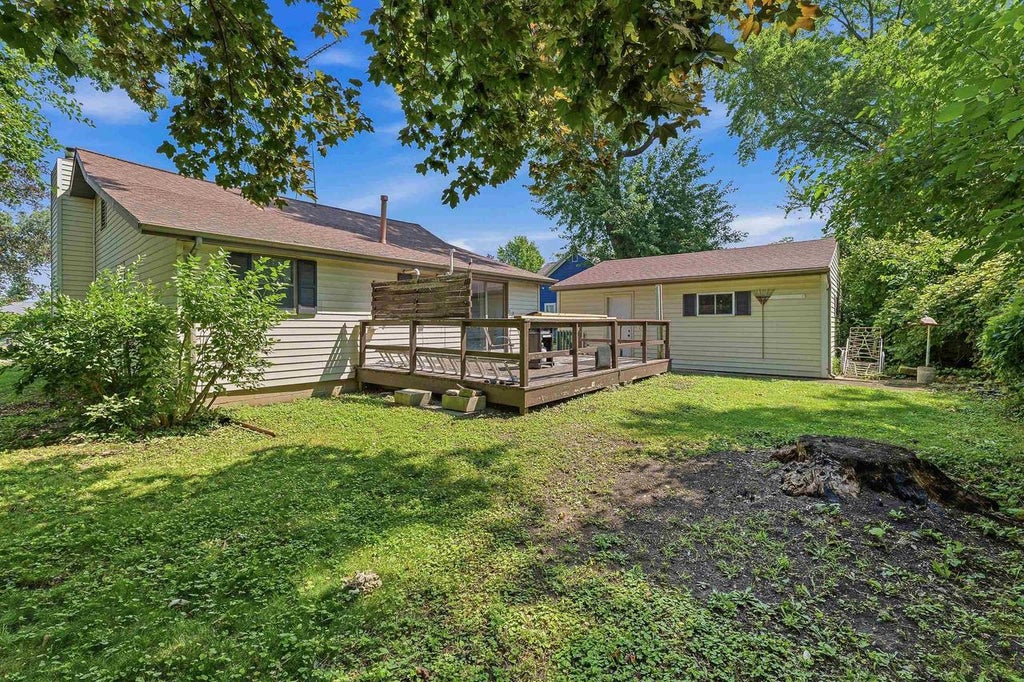 Photo of W5250 Bechaud Beach DRIVE, Fond Du Lac, WI 54935 (MLS # 50330220)