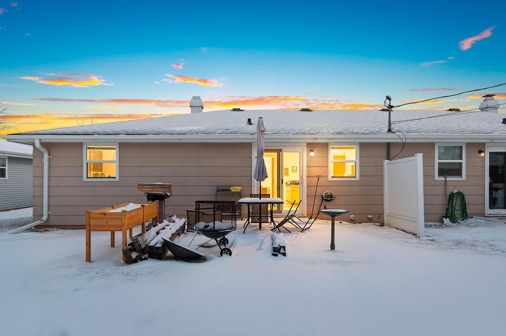 Photo of 1237 Primrose LANE, Neenah, WI 54956 (MLS # 50319519)