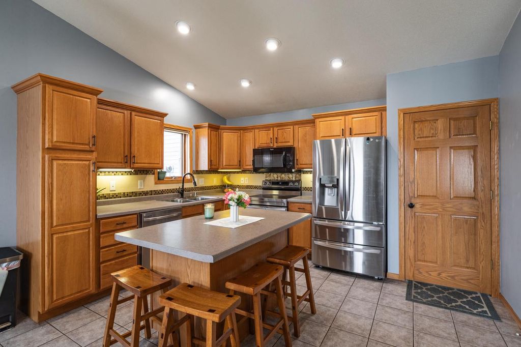 Photo of 2205 Greenview LANE, Onalaska, WI 54650 (MLS # 1957469)