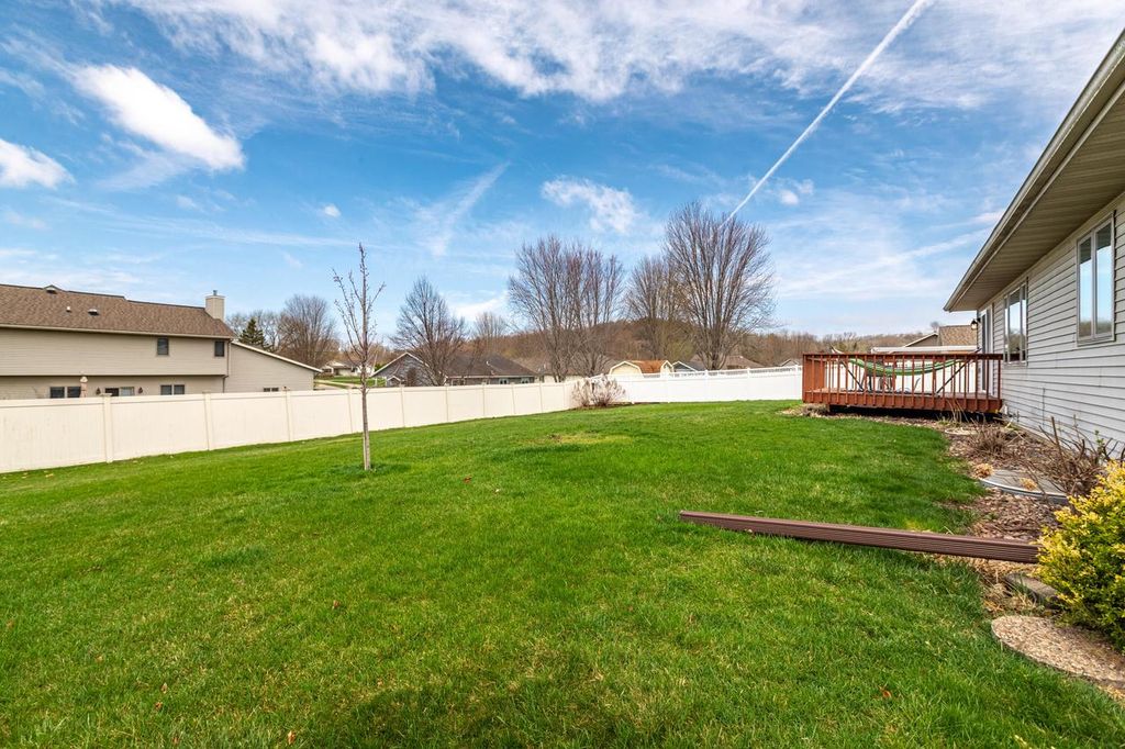 Photo of 2205 Greenview LANE, Onalaska, WI 54650 (MLS # 1957469)