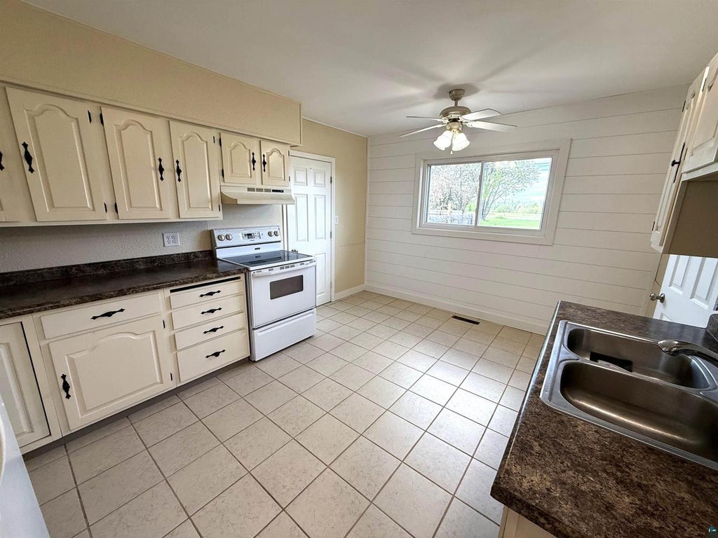 Photo of 2715 E 3rd STREET, Superior, WI 54880 (MLS # 6126088)