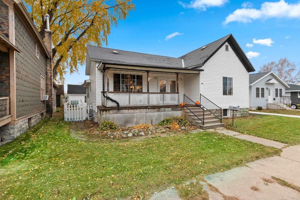 Photo of 1011 Blaine STREET, Marinette, WI 54143 (MLS # 50317834)