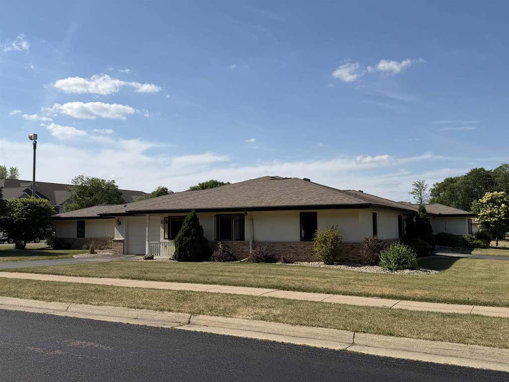Photo of 635 W Slifer STREET #D, Portage, WI 53901 (MLS # 2025316)