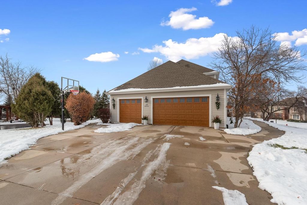 Photo of N29W26151 Coachman DRIVE, Pewaukee, WI 53072 (MLS # 1946415)