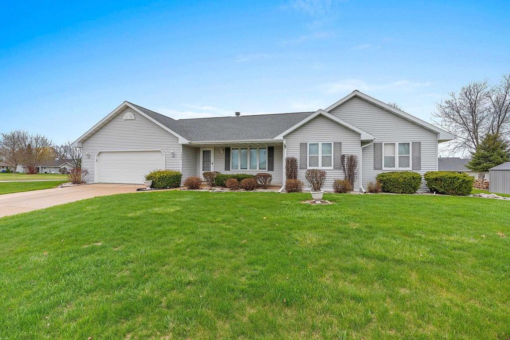 Photo of 2682 Altair STREET, Green Bay, WI 54311 (MLS # 50324337)