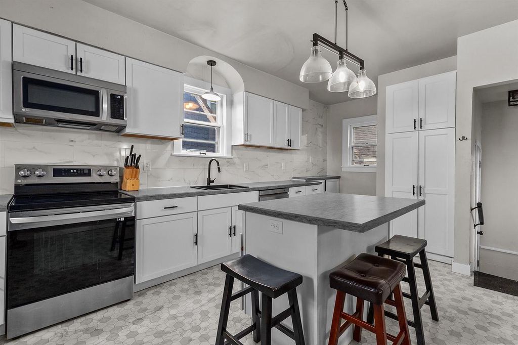 Photo of 818 N Durkee STREET, Appleton, WI 54911 (MLS # 50322819)