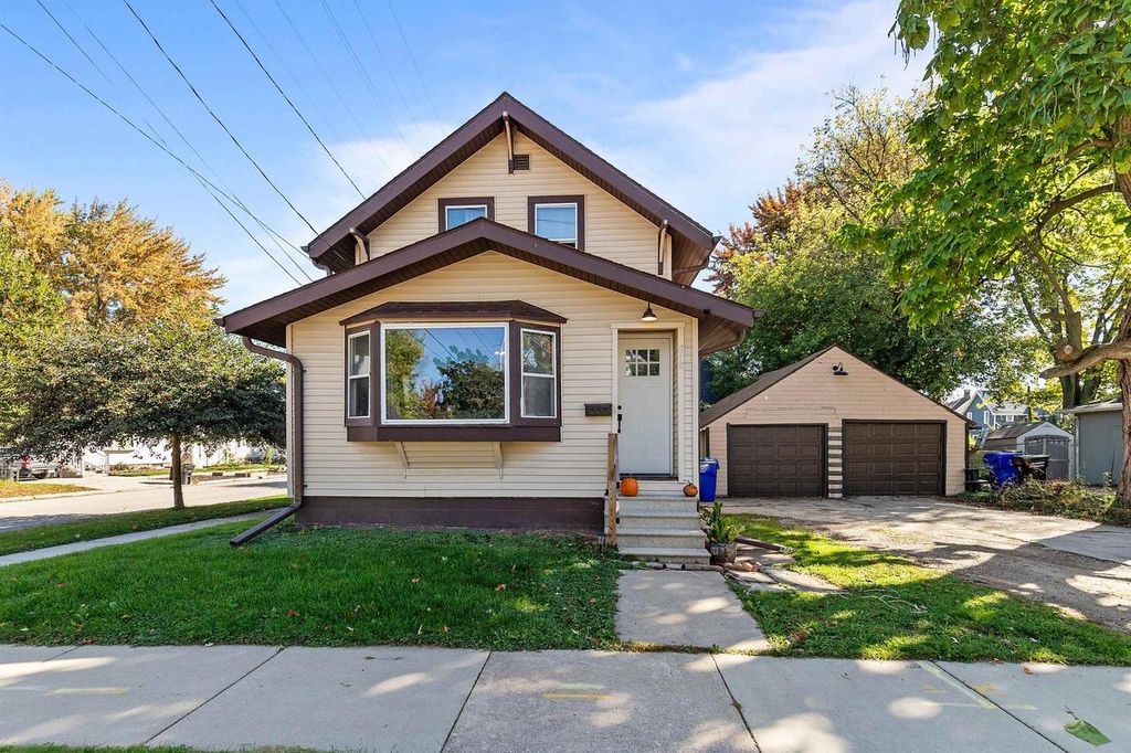 Photo of 818 N Durkee STREET, Appleton, WI 54911 (MLS # 50322819)