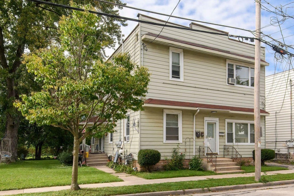 Photo of 1212 The Strand, Waukesha, WI 53186 (MLS # 1982571)