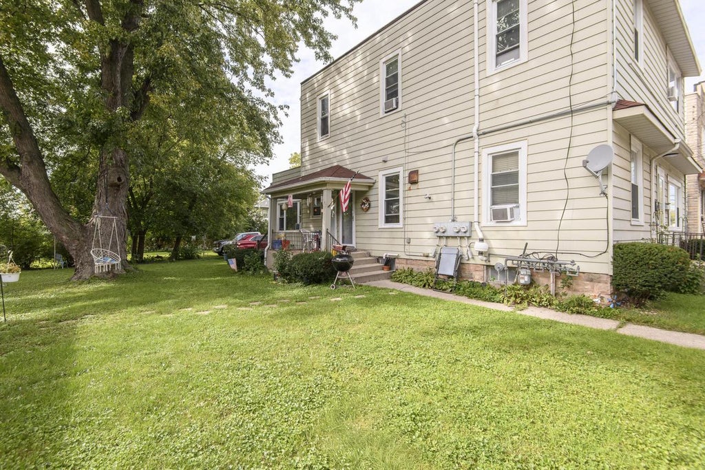 Photo of 1212 The Strand, Waukesha, WI 53186 (MLS # 1982571)