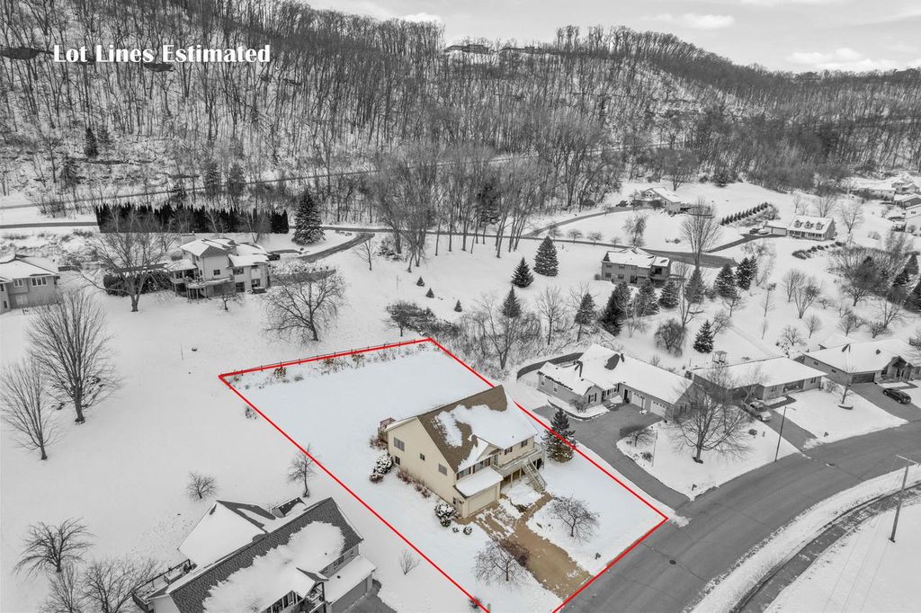 Photo of 1115 Jonathan LANE, La Crescent, WI 55947 (MLS # 1944794)