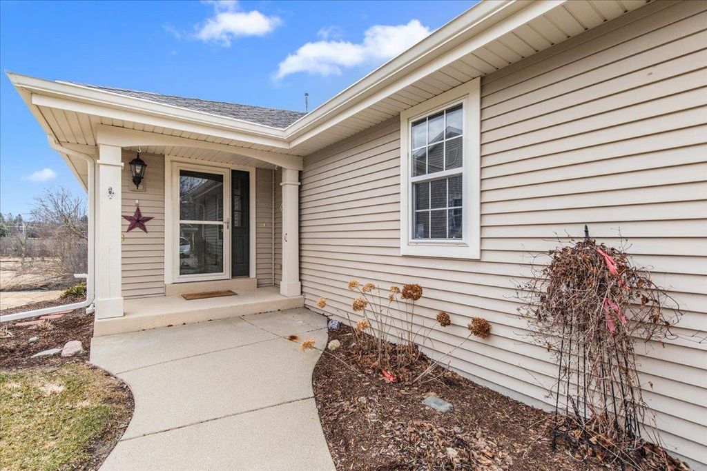 Photo of N160W20271 Fox Creek DRIVE, Jackson, WI 53037 (MLS # 50322821)