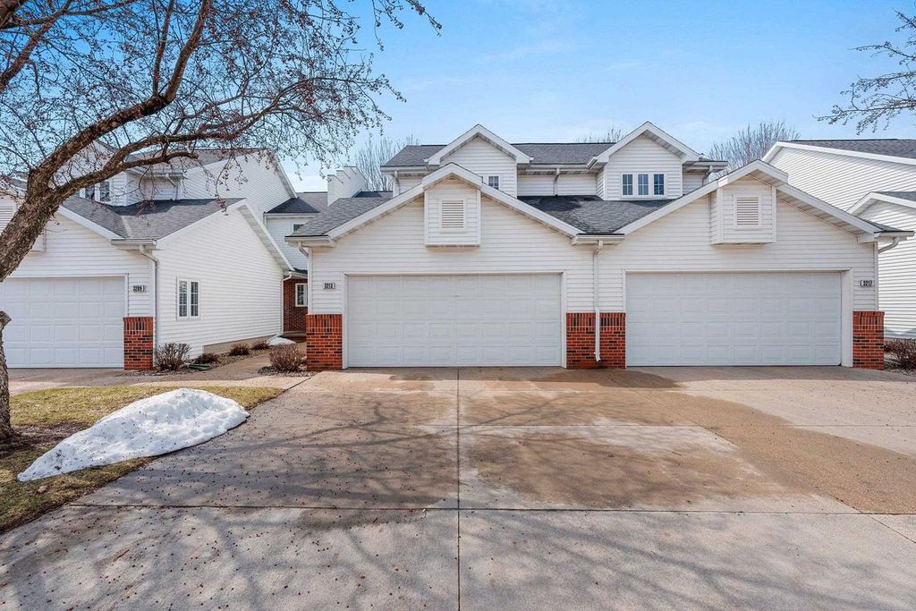 Photo of 3213 N Mistwood LANE #13, Appleton, WI 54914 (MLS # 50323118)