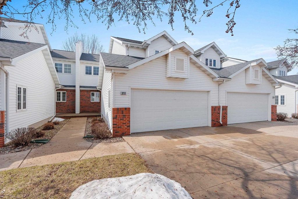 Photo of 3213 N Mistwood LANE #13, Appleton, WI 54914 (MLS # 50323118)