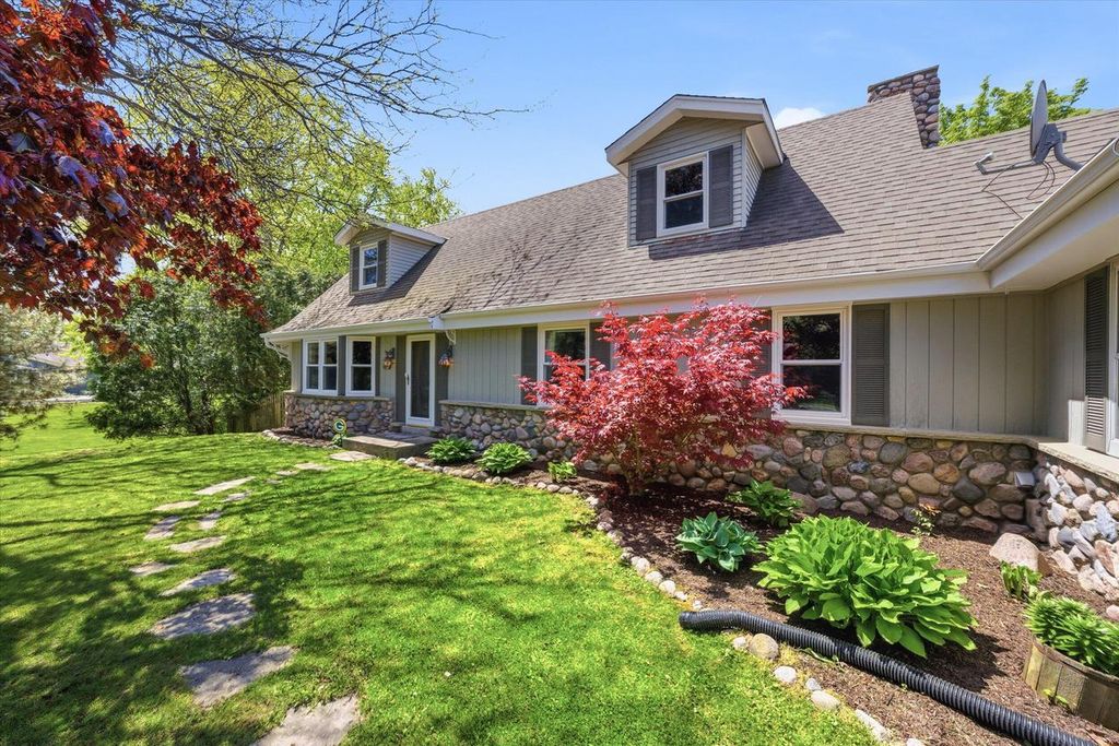 Photo of W169N9873 Nigbor DRIVE, Germantown, WI 53022 (MLS # 1962457)