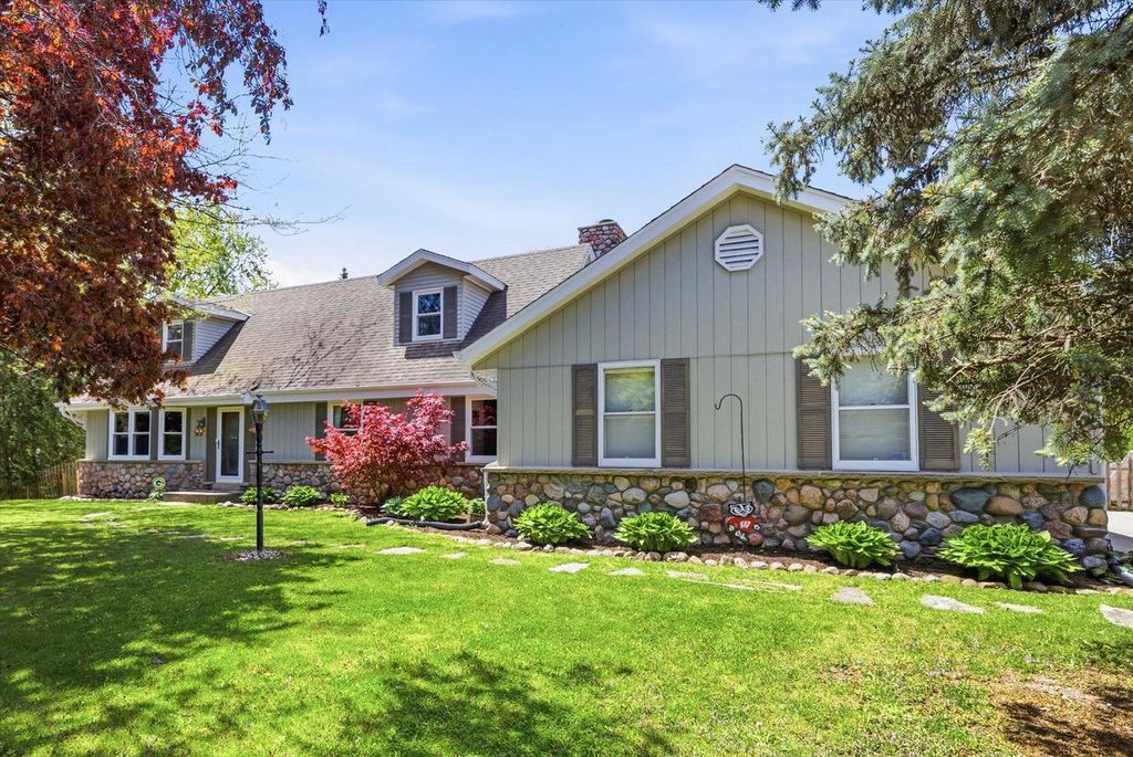 Photo of W169N9873 Nigbor DRIVE, Germantown, WI 53022 (MLS # 1962457)