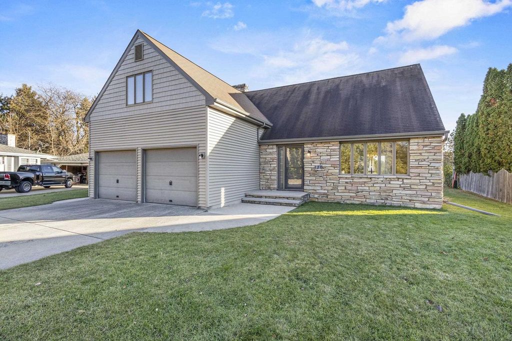 Photo of 120 Gregor COURT, Appleton, WI 54915 (MLS # 50318156)