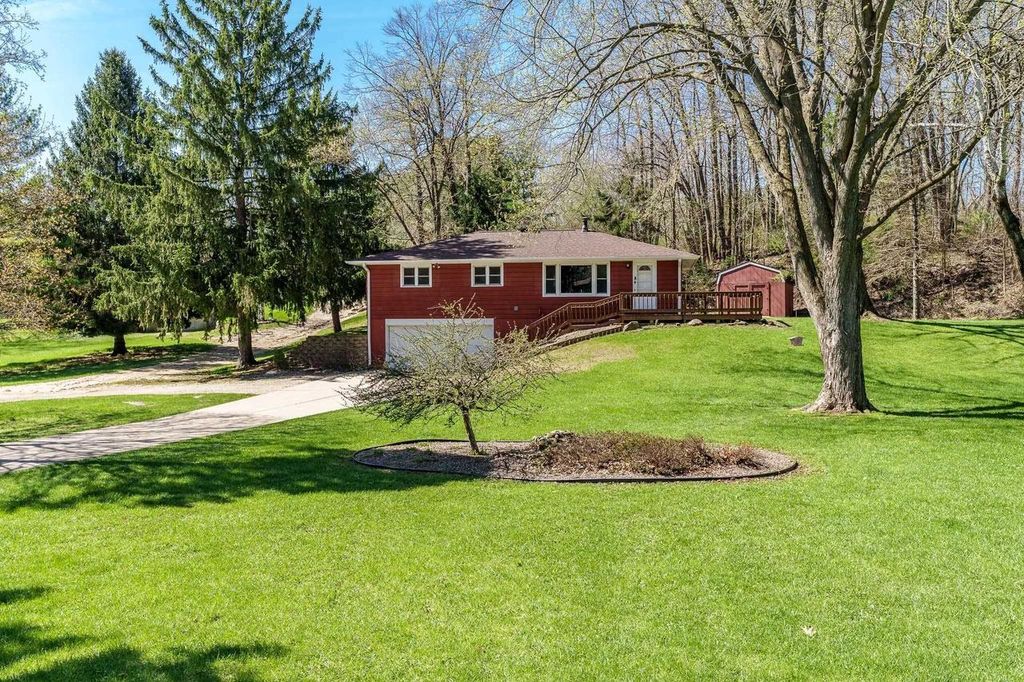 Photo of 2821 W Memorial DRIVE, Janesville, WI 53548 (MLS # 2020747)