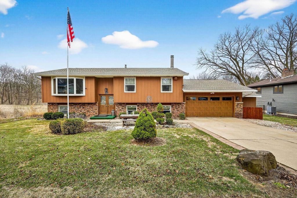 Photo of 5345 Queensbridge ROAD, Madison, WI 53714 (MLS # 2017357)