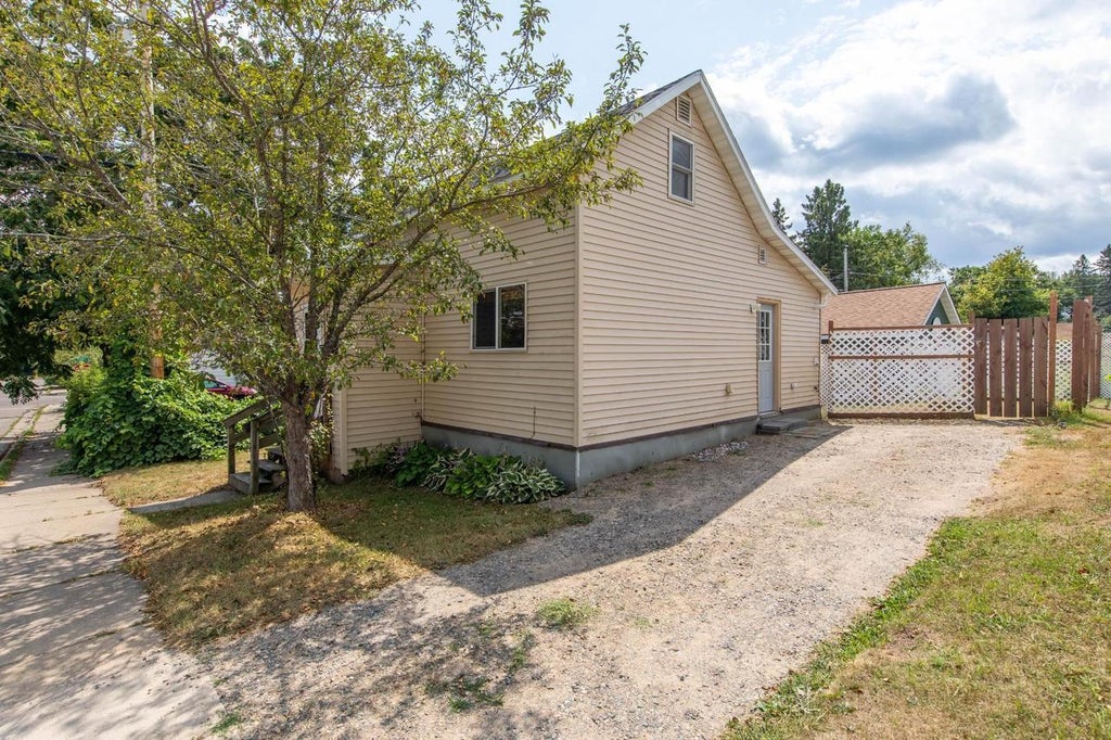 Photo of 15 W Montrose Street West ST, Rhinelander, WI 54501 (MLS # 22604051)