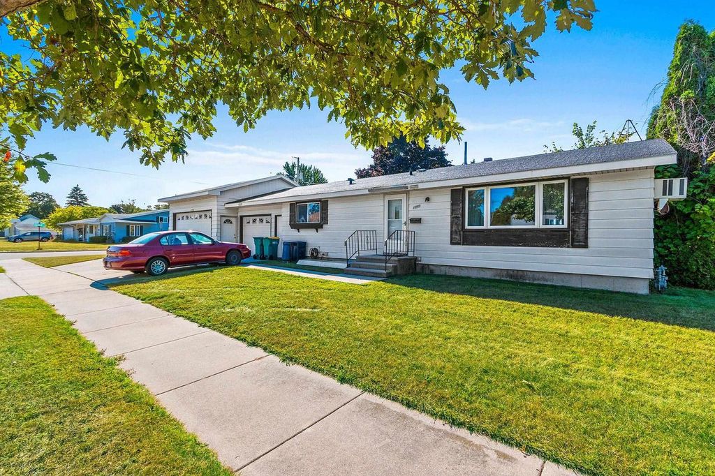 Photo of 1807 Lincoln STREET, Marinette, WI 54143 (MLS # 50316161)