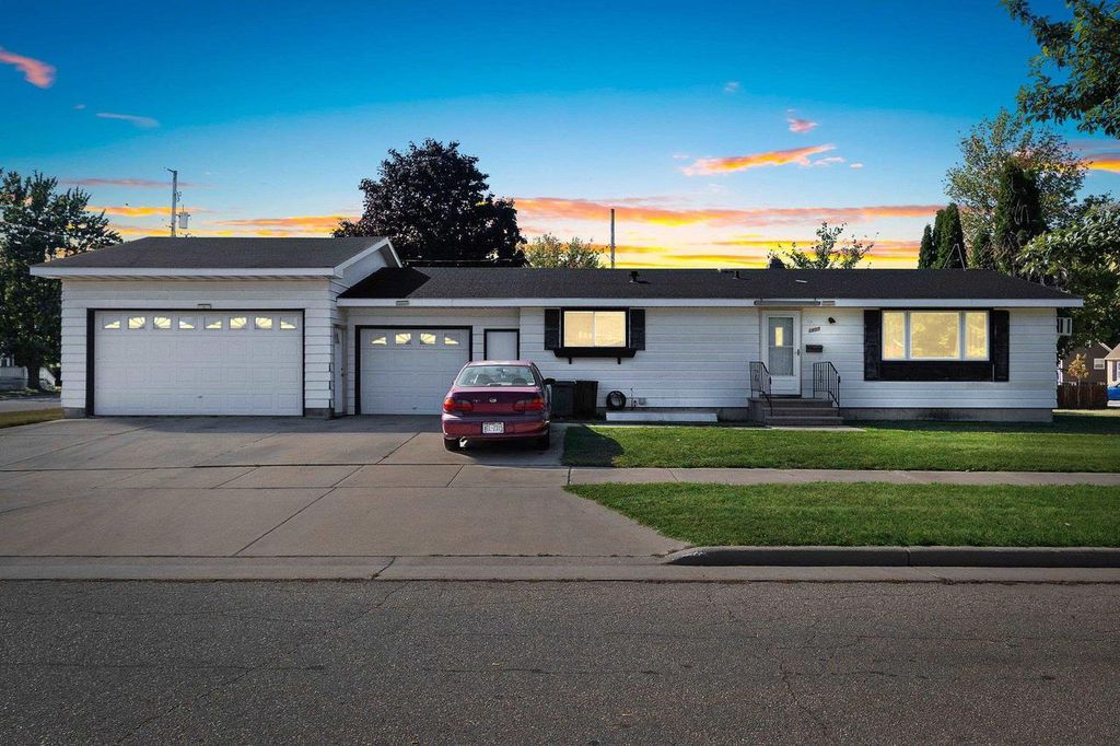 Photo of 1807 Lincoln STREET, Marinette, WI 54143 (MLS # 50316161)